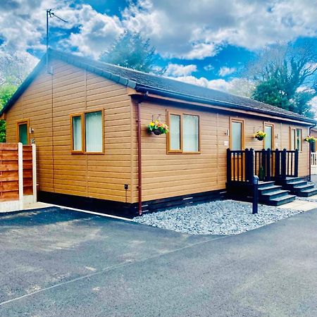 Elder Cabin With Hot Tub York Dış mekan fotoğraf