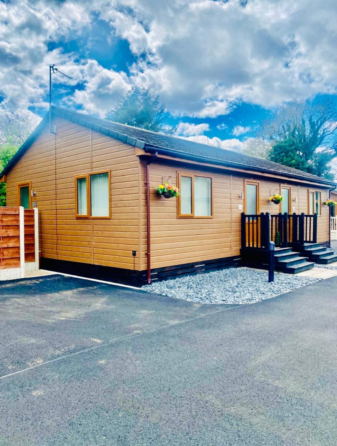 Elder Cabin With Hot Tub York Dış mekan fotoğraf